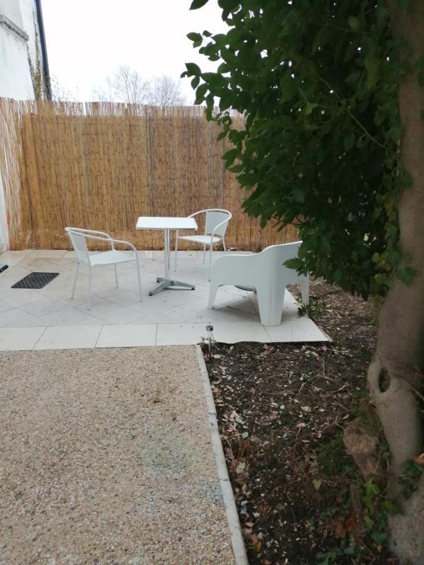 Appartement Tout Proche De Bourg-En-Bresse Peronnas Exteriör bild